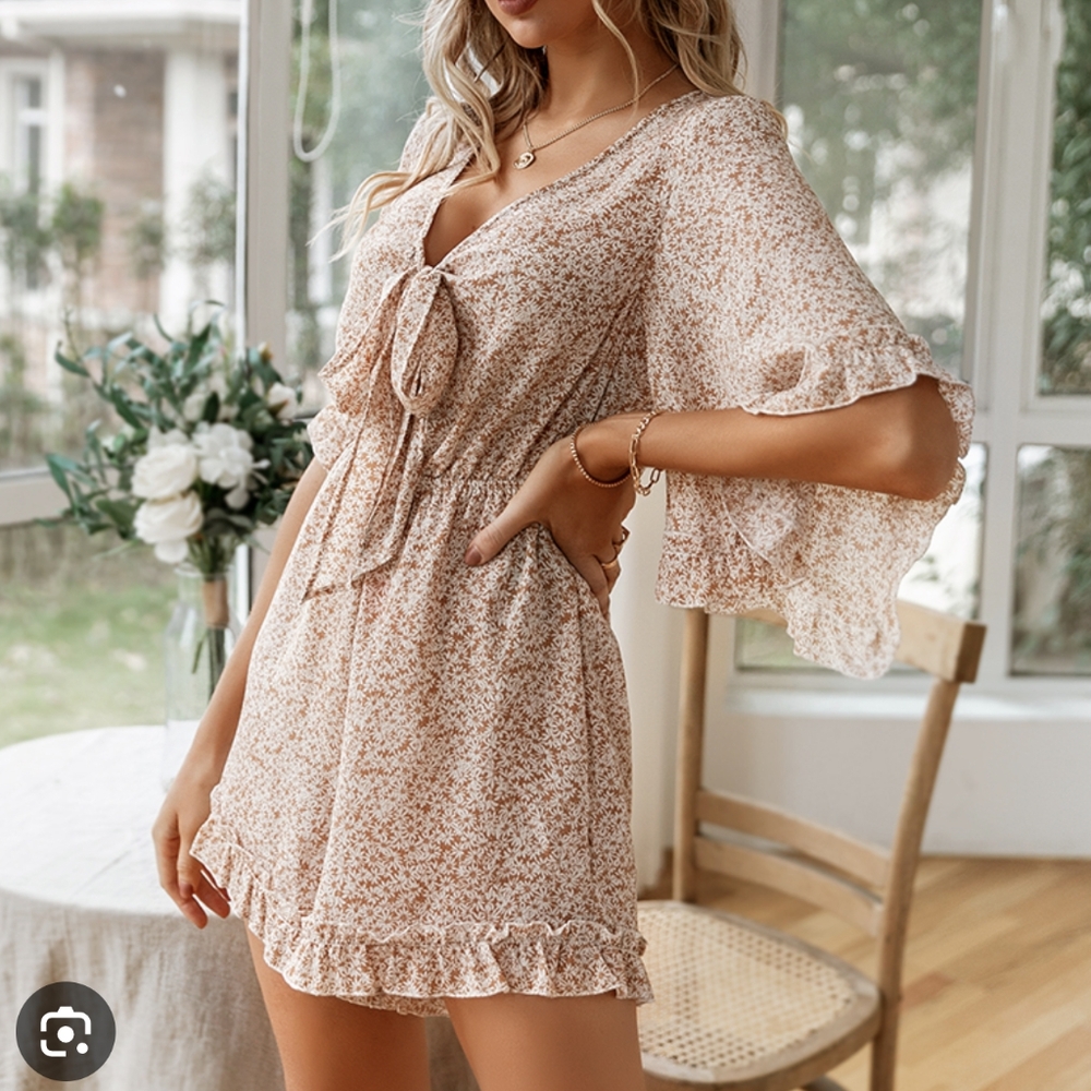 Simplee Elegant‎ Floral Orange And White Patterned Romper